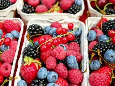 Cholesterol lowering foods - berries